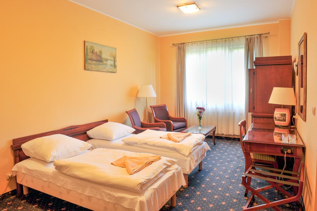Hotel Stary Mlyn Bolesławiec Exterior foto