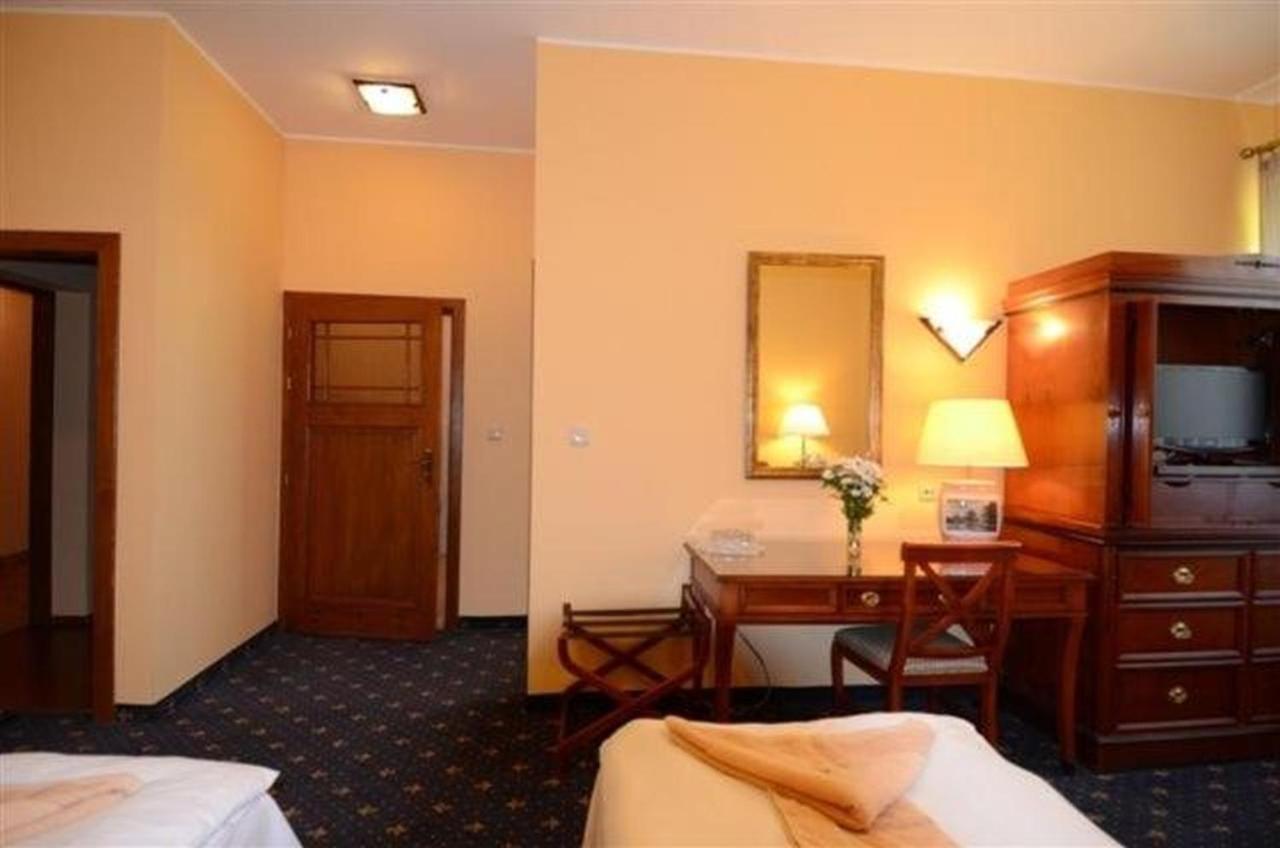 Hotel Stary Mlyn Bolesławiec Exterior foto