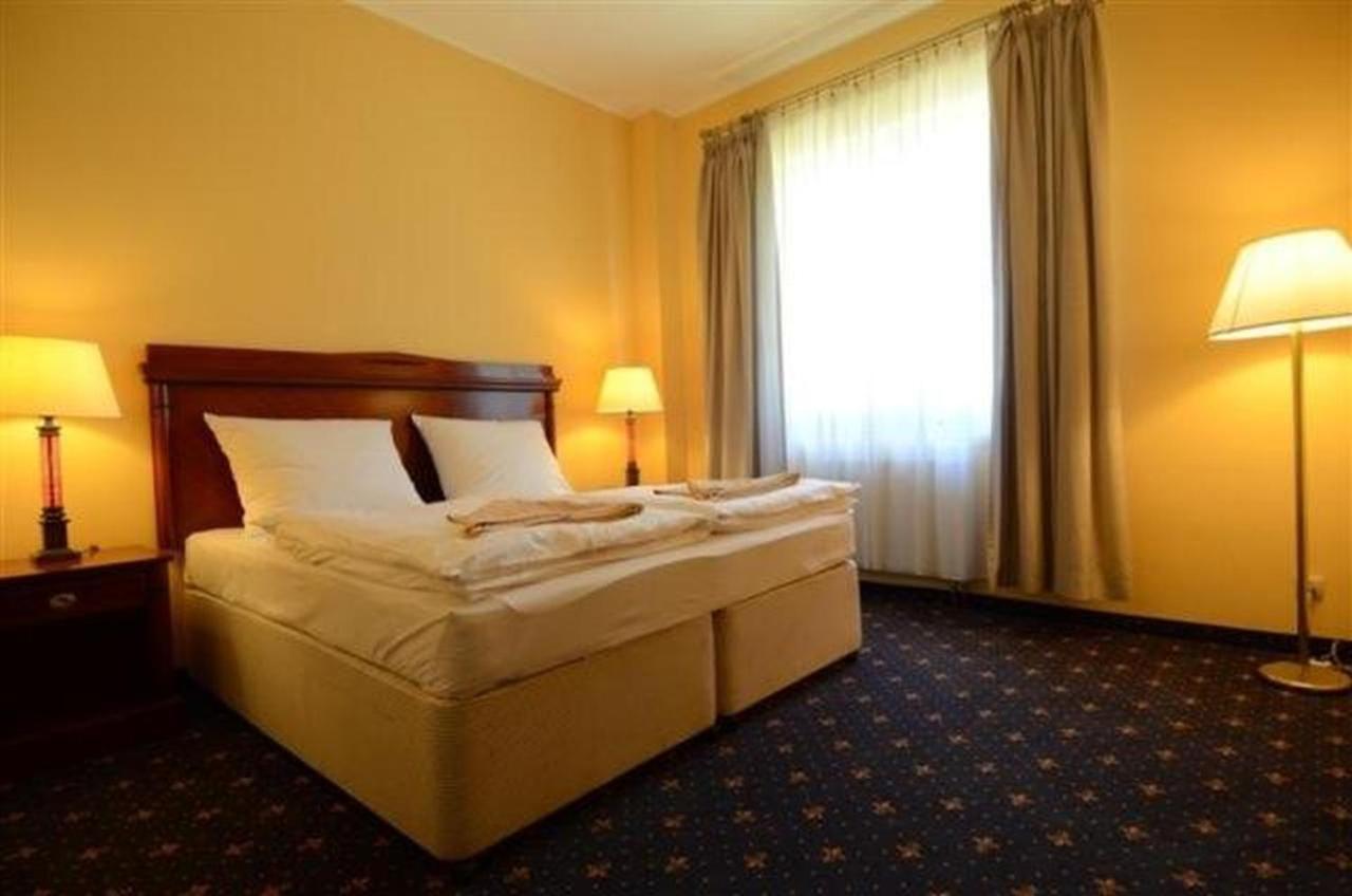 Hotel Stary Mlyn Bolesławiec Exterior foto